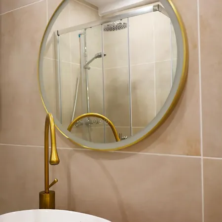 Apartment 1st Arrondissement - *