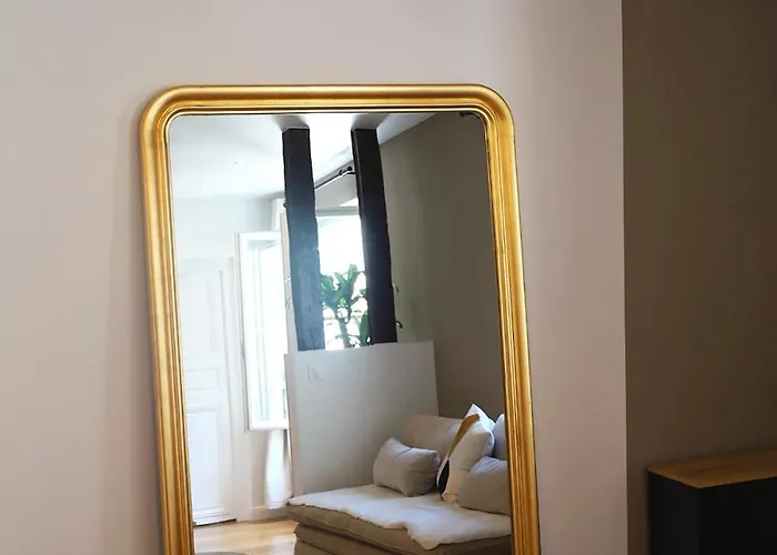 1st Arrondissement - *